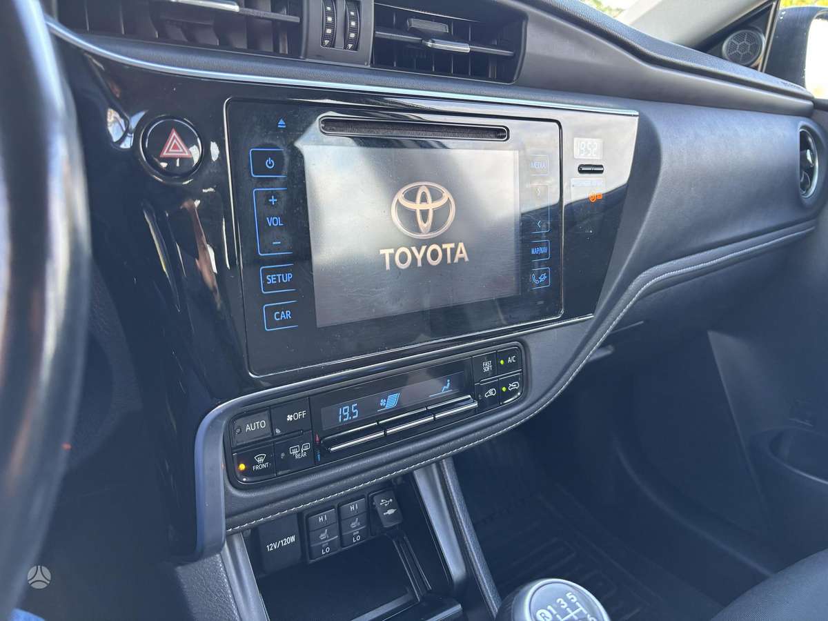 Toyota Auris, 1.4 l., Универсал