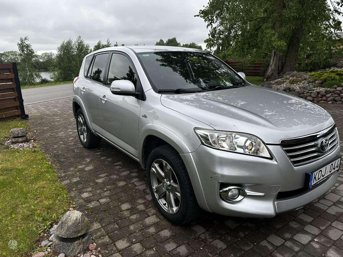 Toyota RAV4, 2.2 l., off-road / crossover