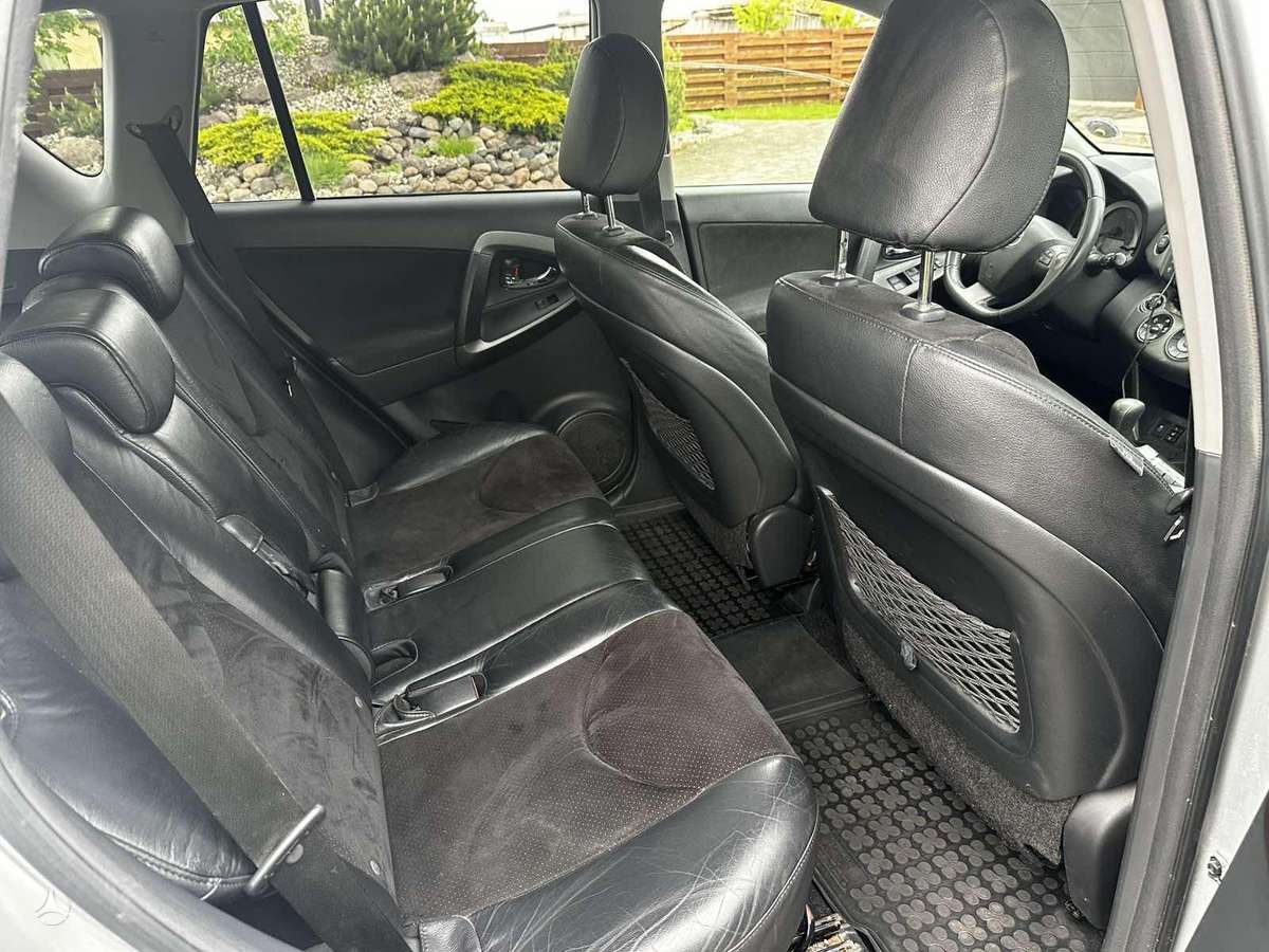 Toyota RAV4 - 8