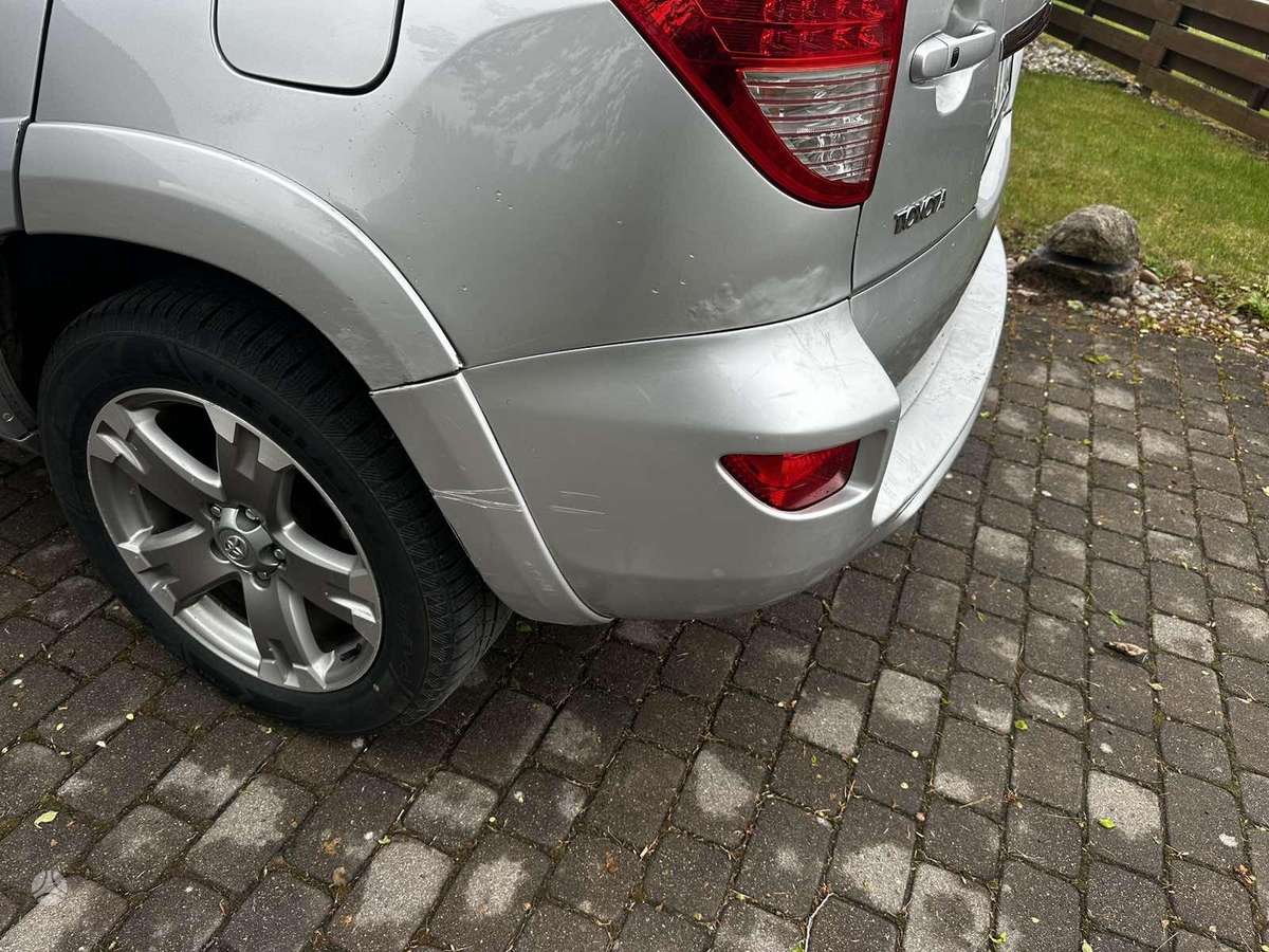 Toyota RAV4 - 9