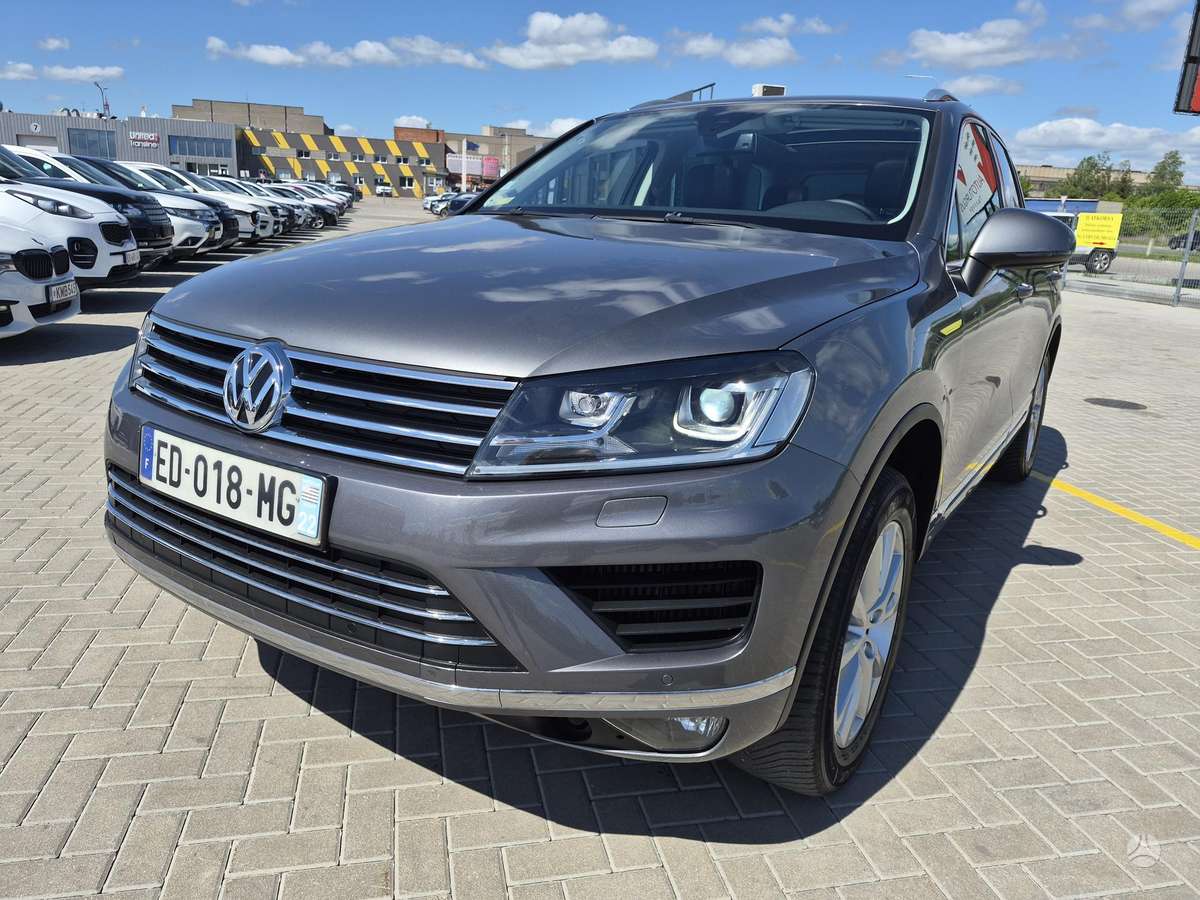 Volkswagen Touareg - 1