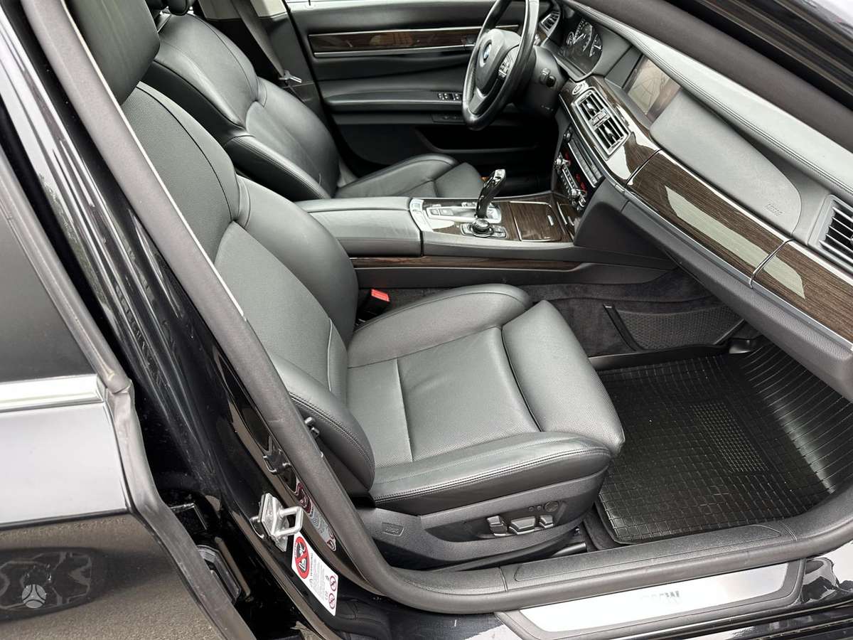 BMW 730, 3.0 l., Седан