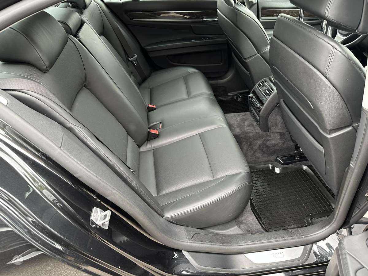BMW 730, 3.0 l., Седан