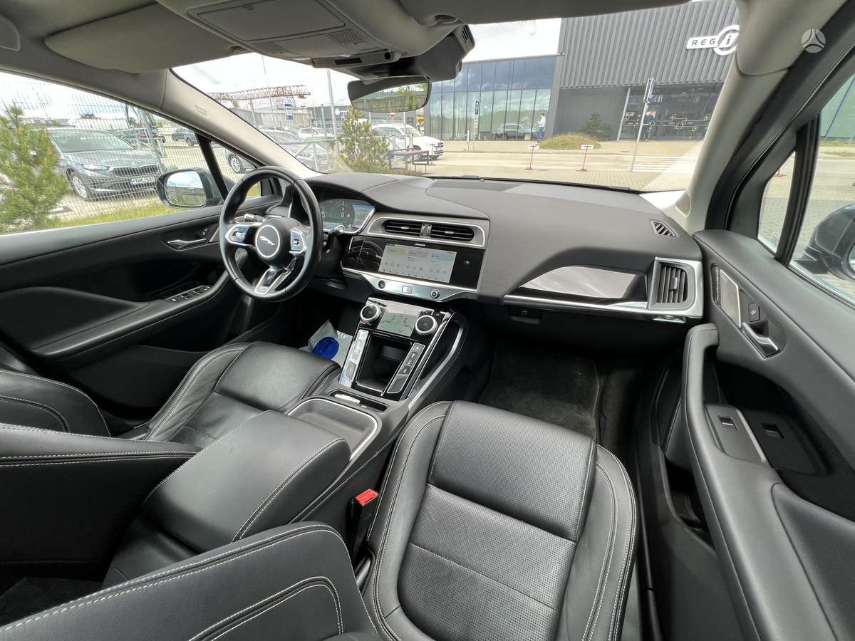 Jaguar I-Pace, off-road / crossover