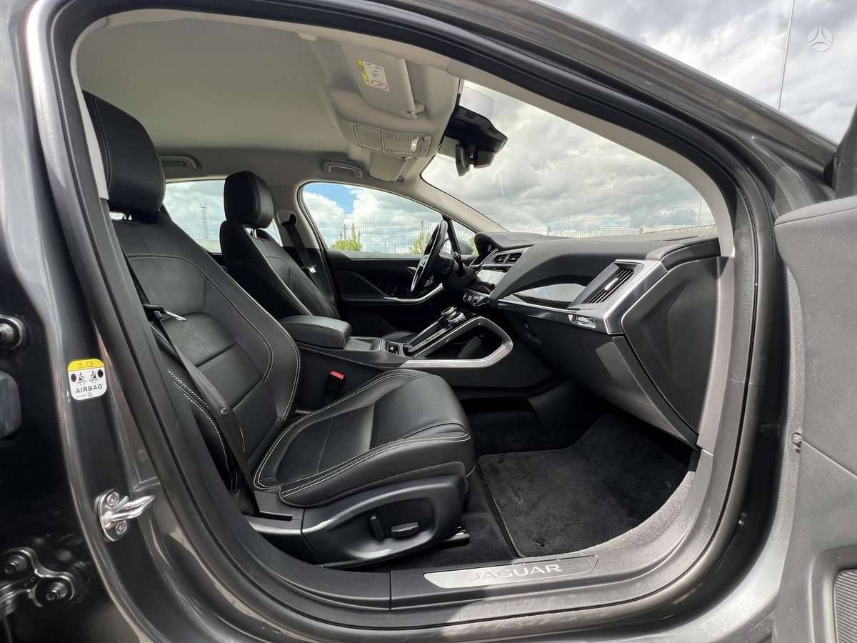 Jaguar I-Pace, off-road / crossover