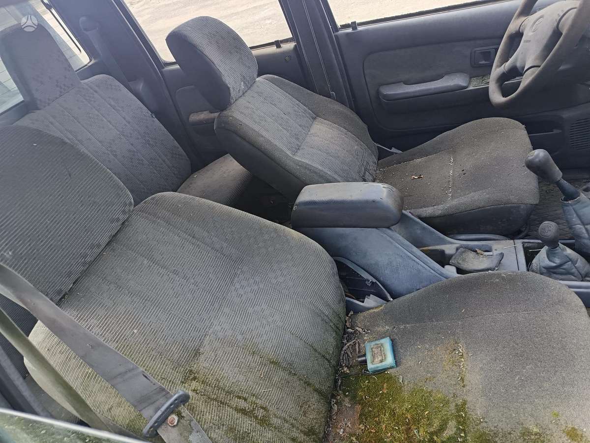 Toyota Hilux по частям