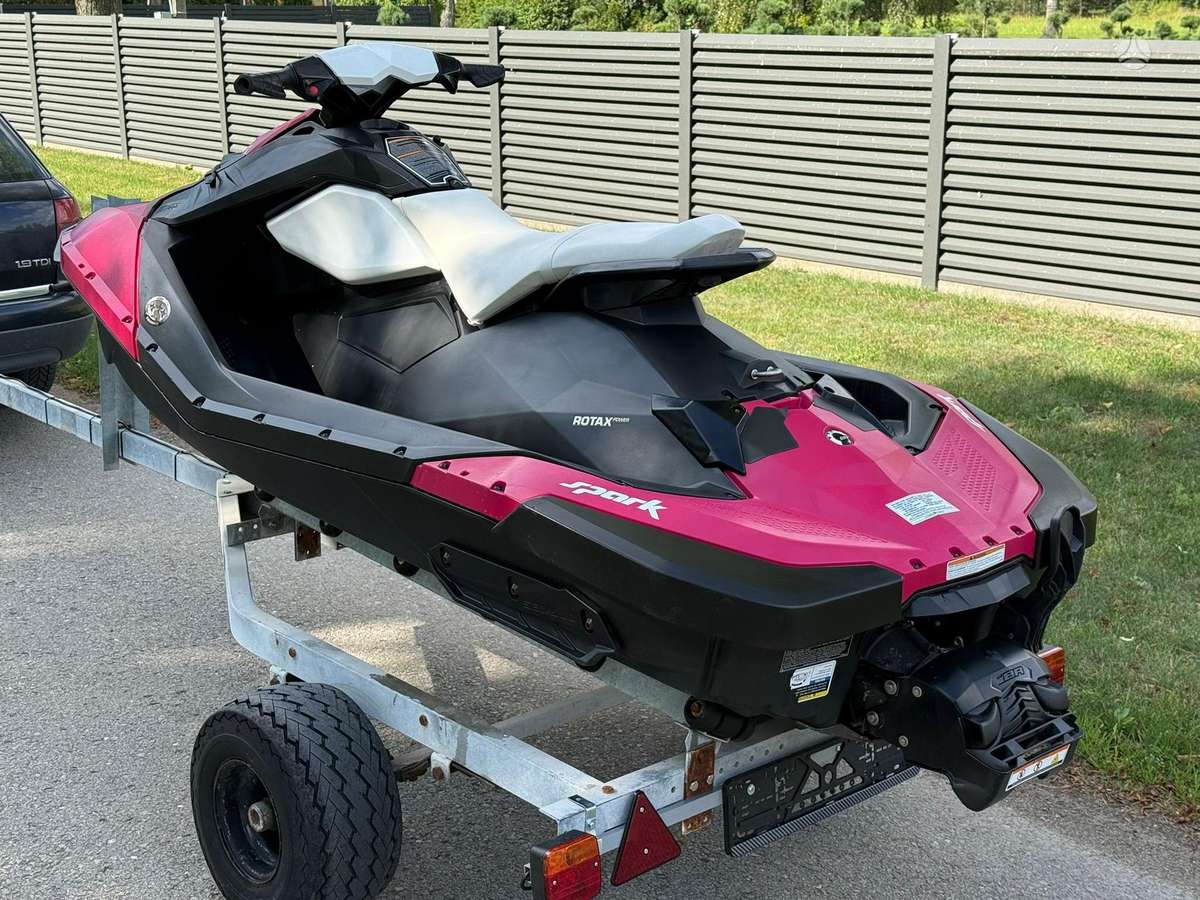 Sea-Doo Spark 2up, водные мотоциклы