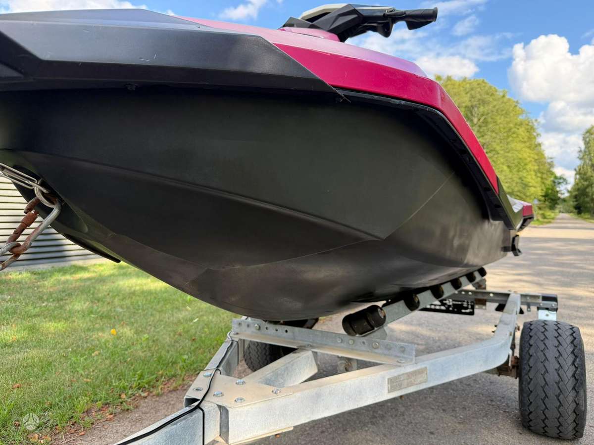 Sea-Doo Spark 2up, водные мотоциклы