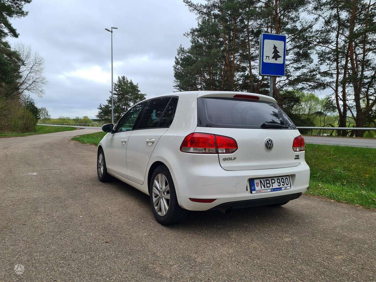 Volkswagen Golf - 2