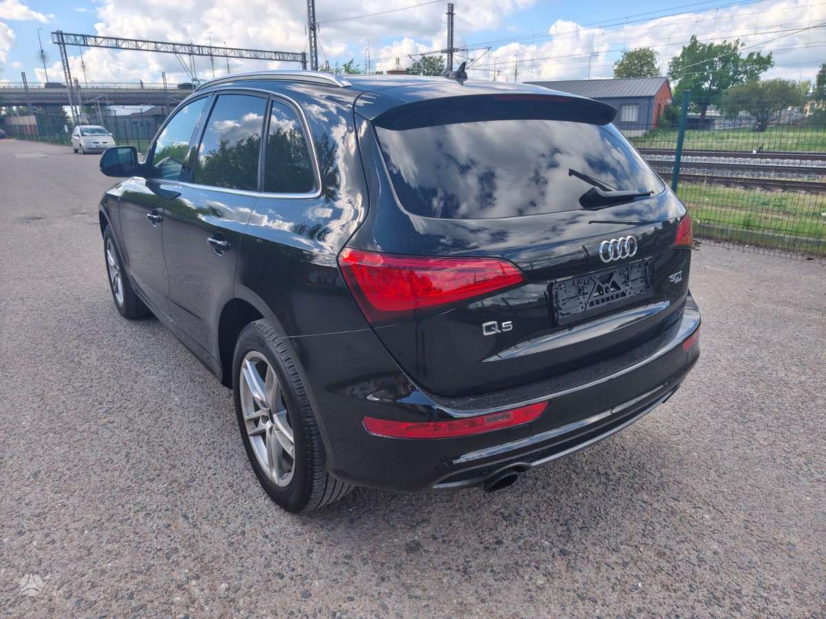 Audi Q5, 3.0 l., off-road / crossover