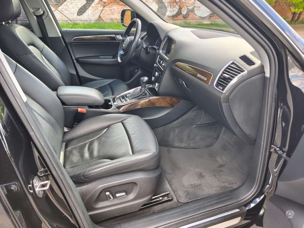 Audi Q5, 3.0 l., off-road / crossover