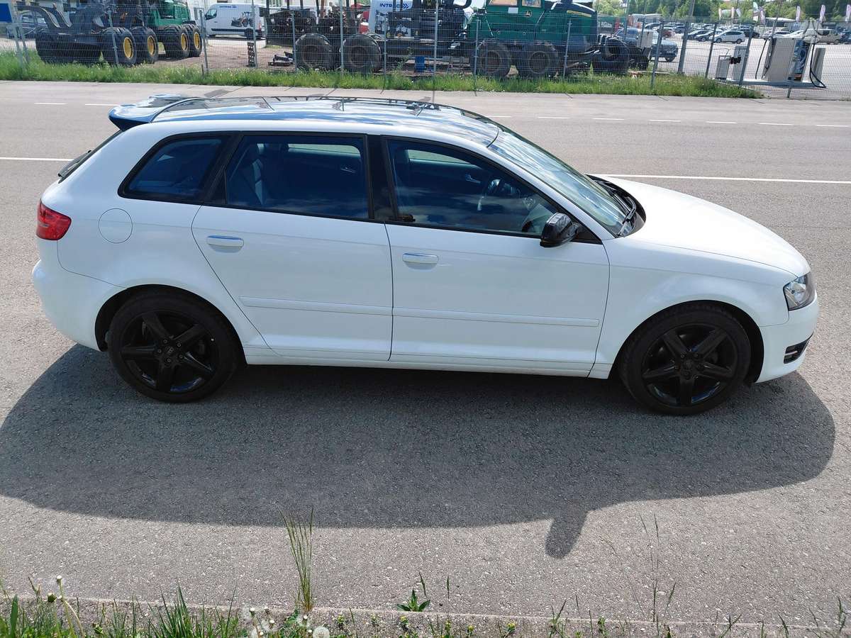 Audi A3, 1.6 l., hatchback