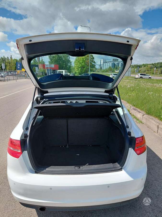 Audi A3, 1.6 l., hatchback
