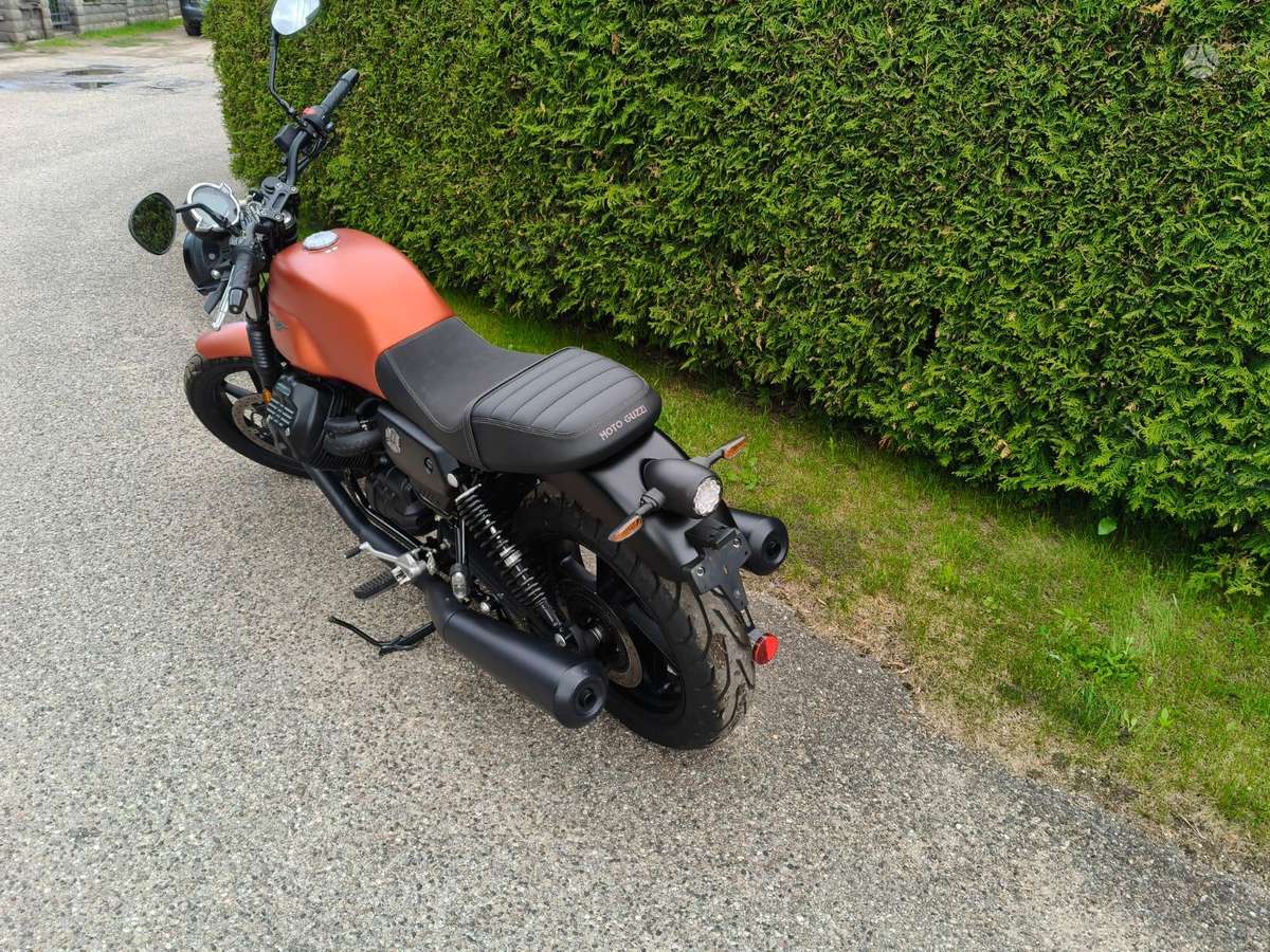 Moto Guzzi V7 853cc, street / classic