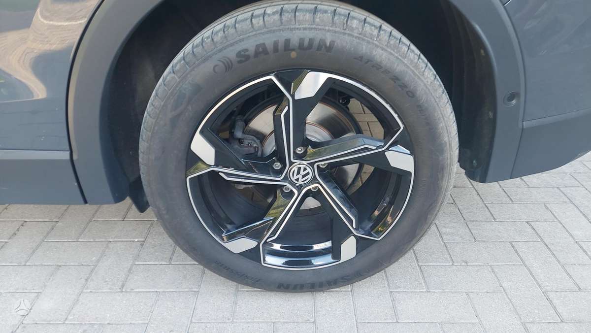 Volkswagen Tiguan - 5