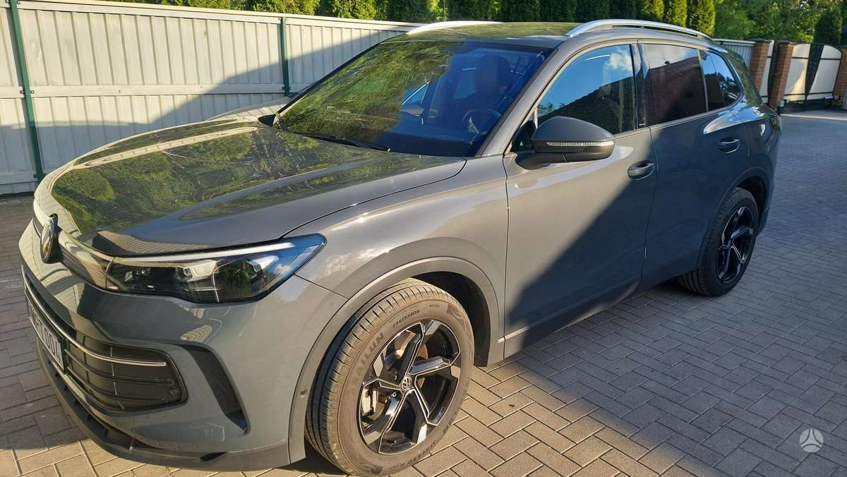 Volkswagen Tiguan - 1
