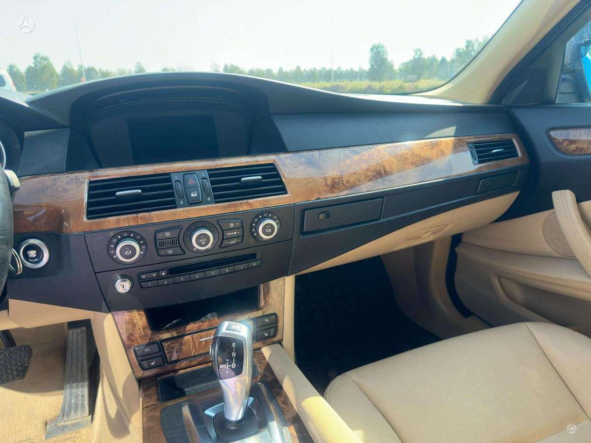BMW 520, 2.0 l., Седан