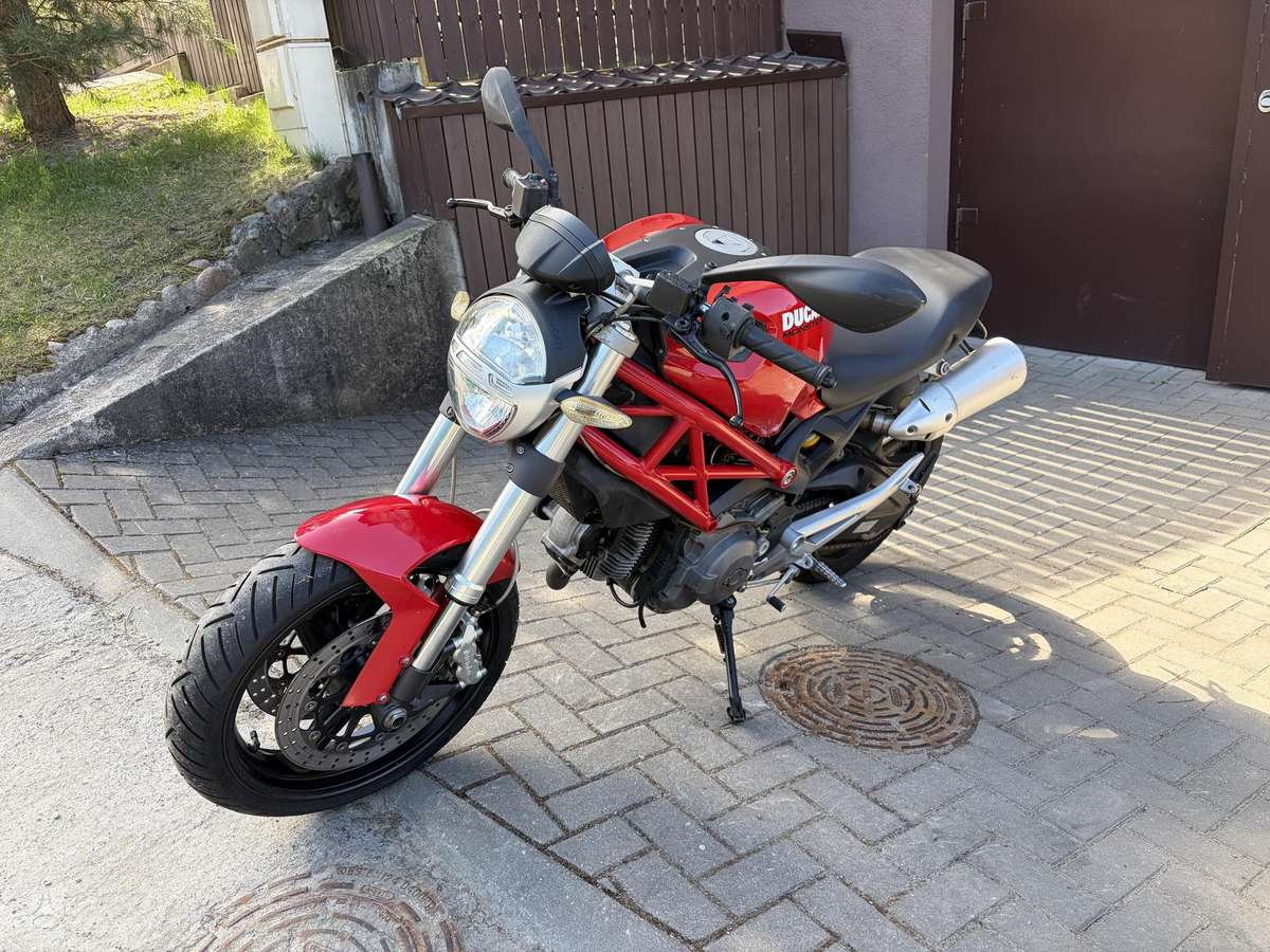 Ducati Monster 696cc, street / classic