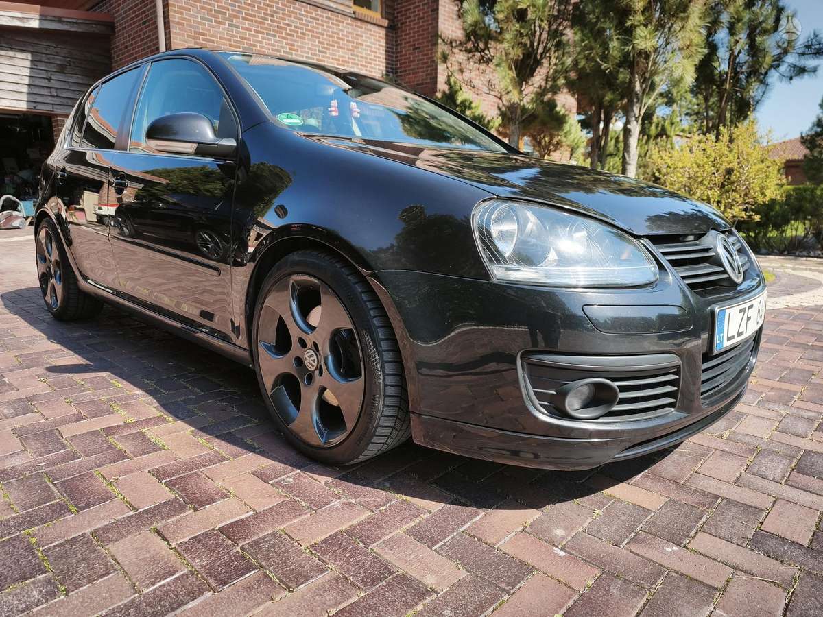 Volkswagen Golf - 2