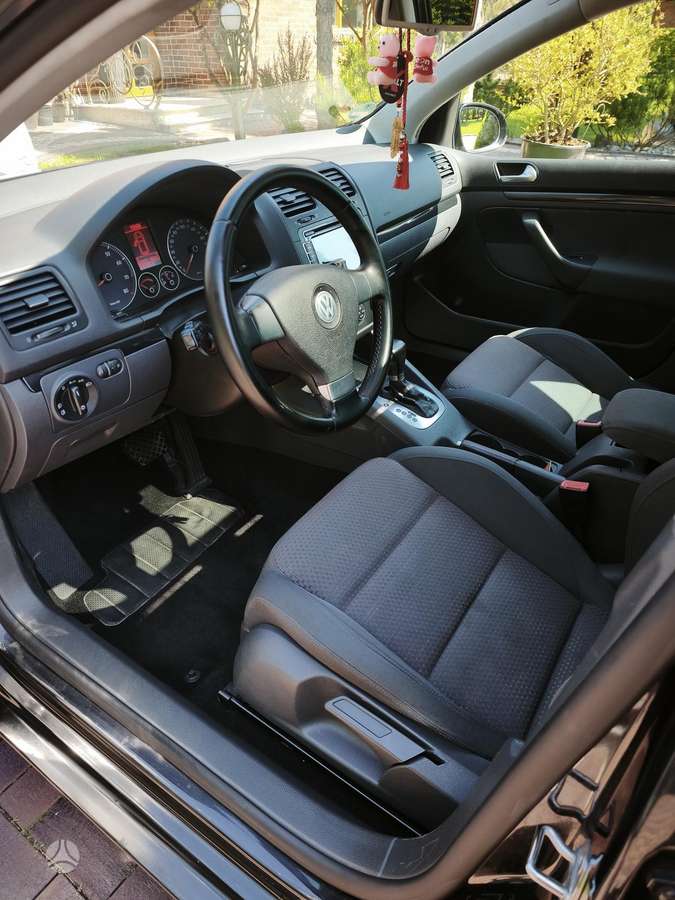 Volkswagen Golf - 10