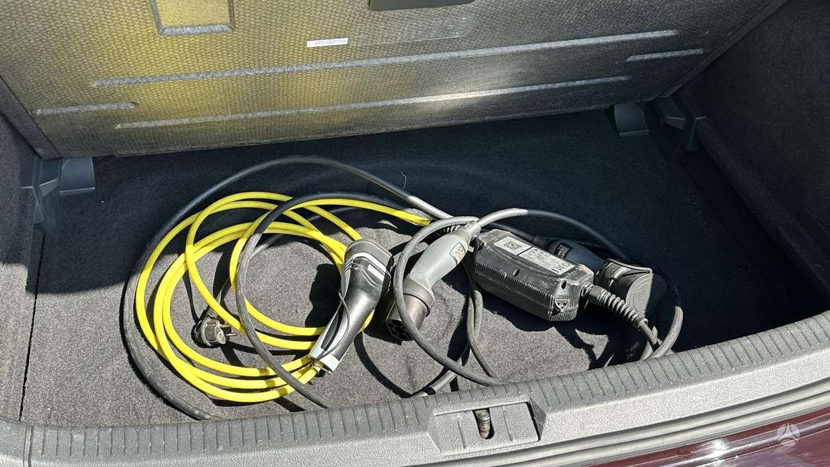 Volkswagen Golf, 36 kWh, hatchback