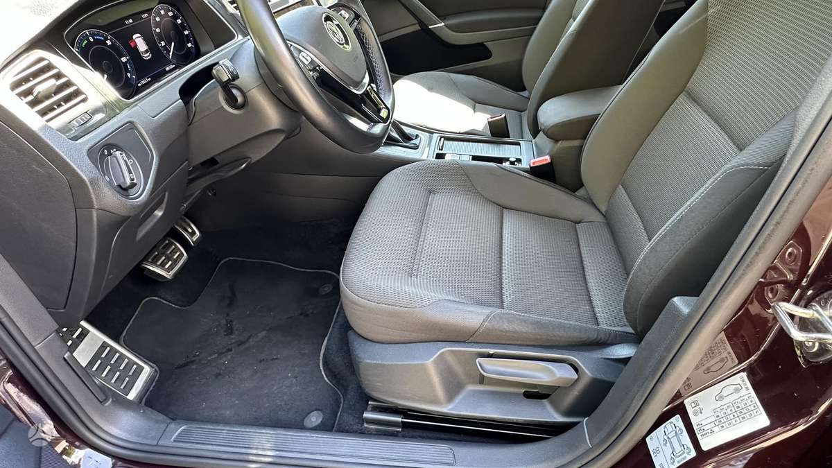 Volkswagen Golf, 36 kWh, hatchback