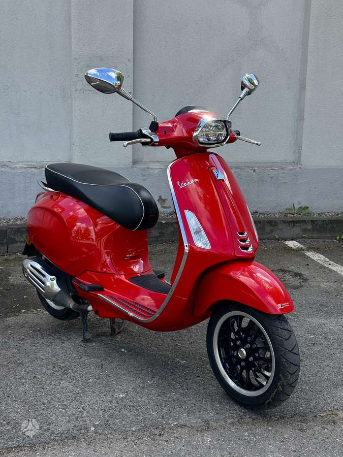 Piaggio Vespa, scooters / mopeds