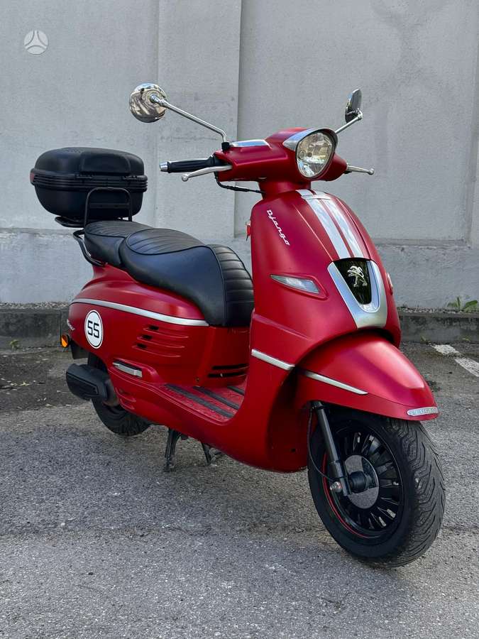 Piaggio Vespa, scooters / mopeds