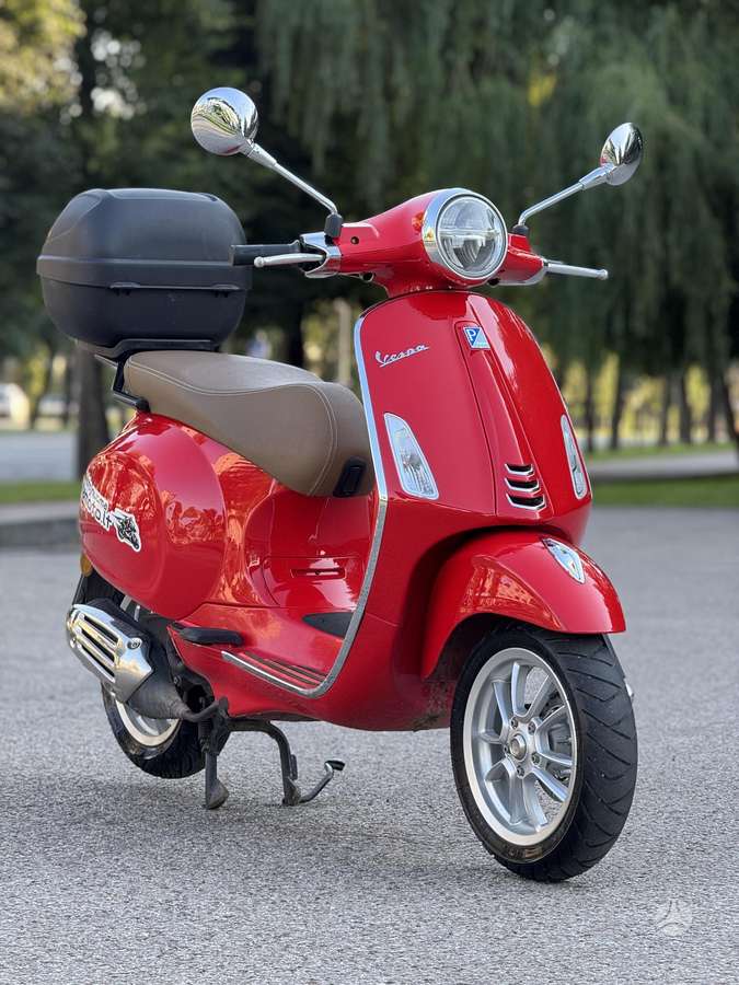 Piaggio Vespa, scooters / mopeds