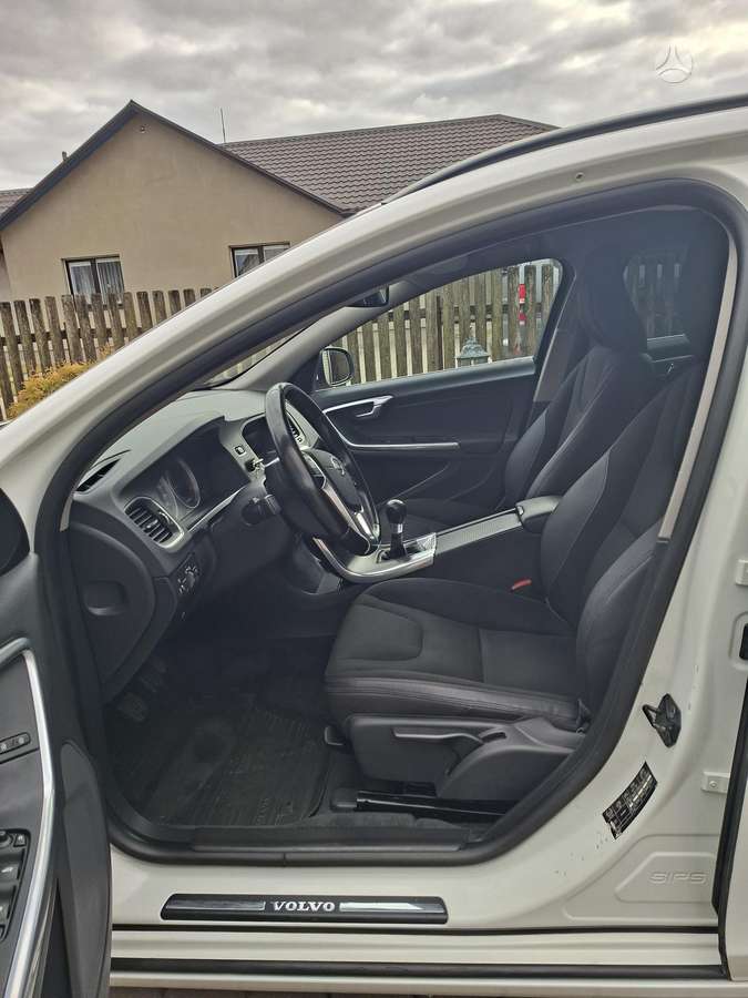 Volvo V60, 2.0 l., hatchback