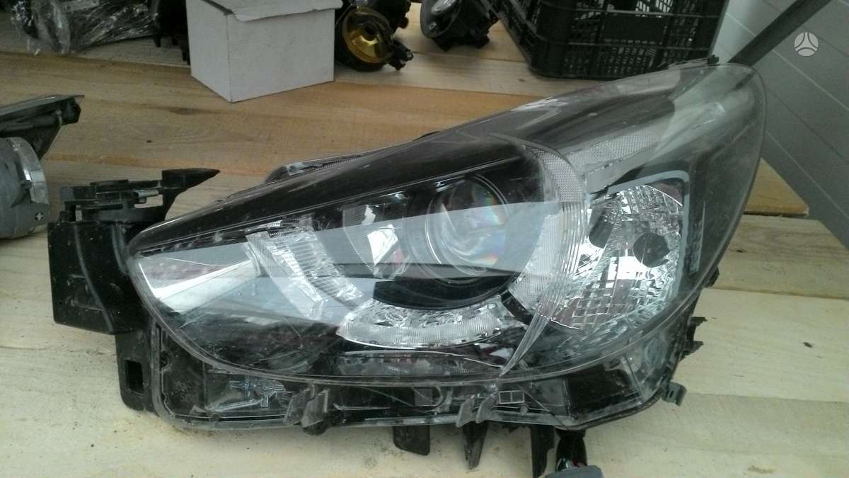 Mazda 2 kėbulo dalys