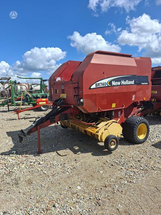 New Holland BR740, presai