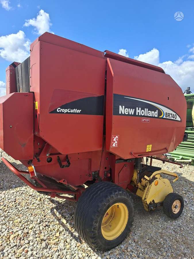 New Holland BR740, presai