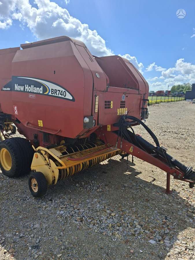 New Holland BR740, presai