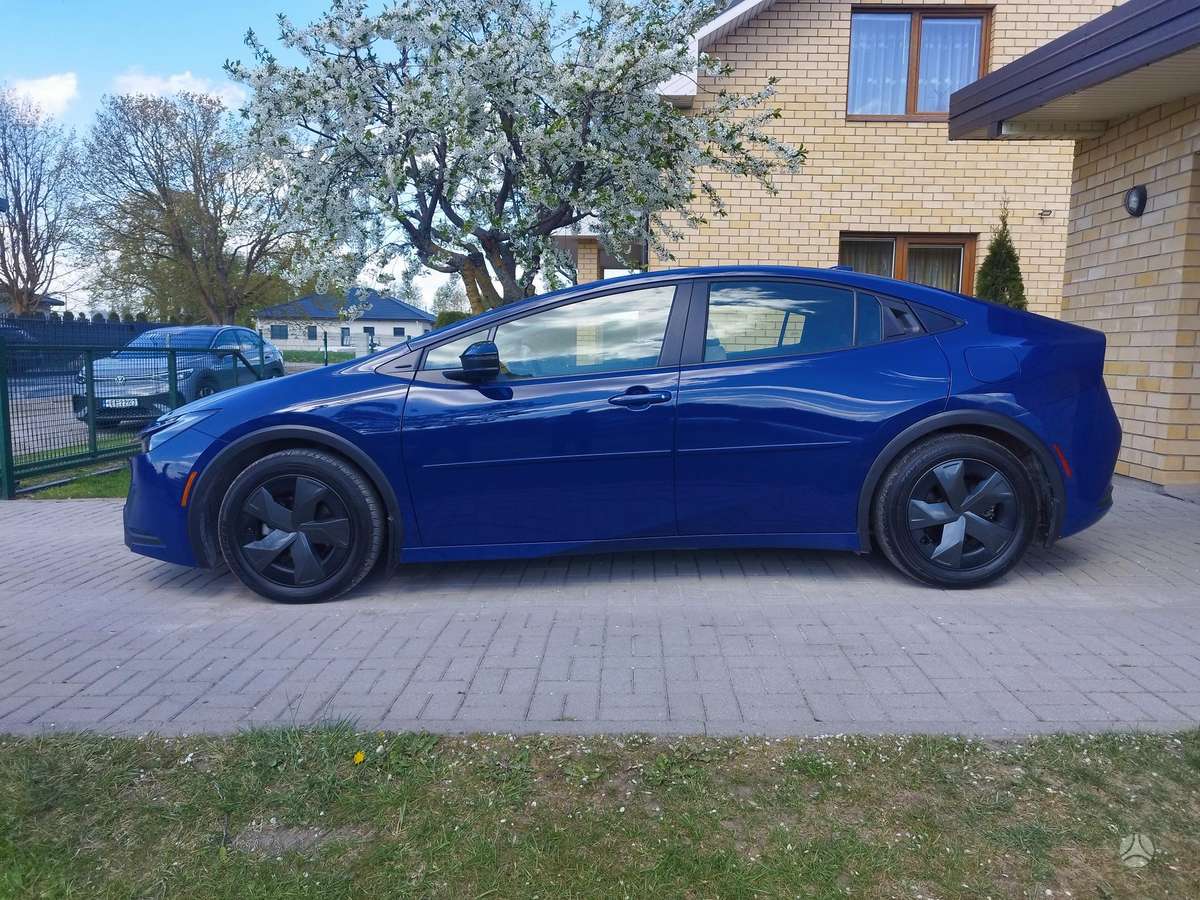 Toyota Prius - 4