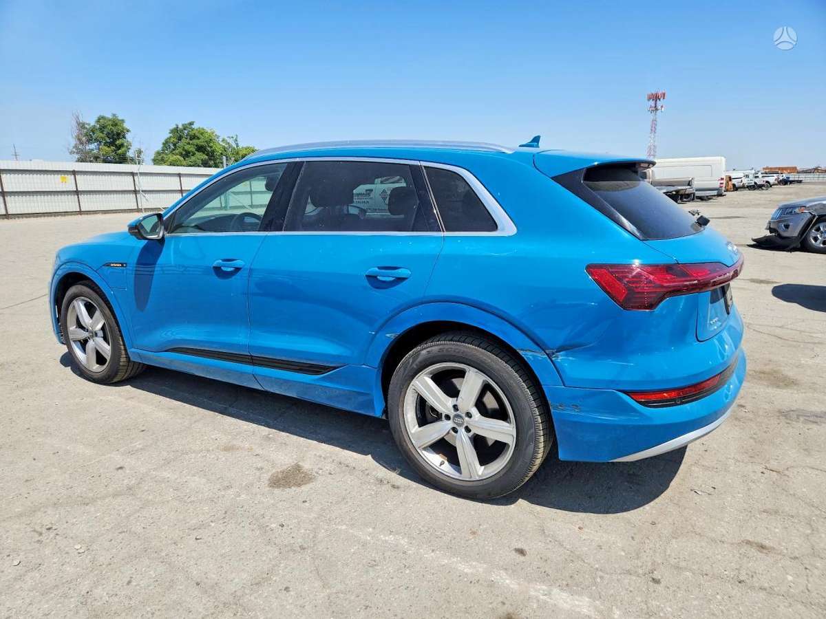 Audi e-tron, off-road / crossover