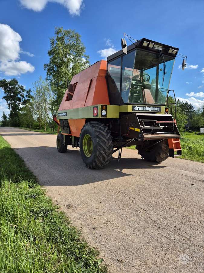 Dronningborg D7500, kombainai