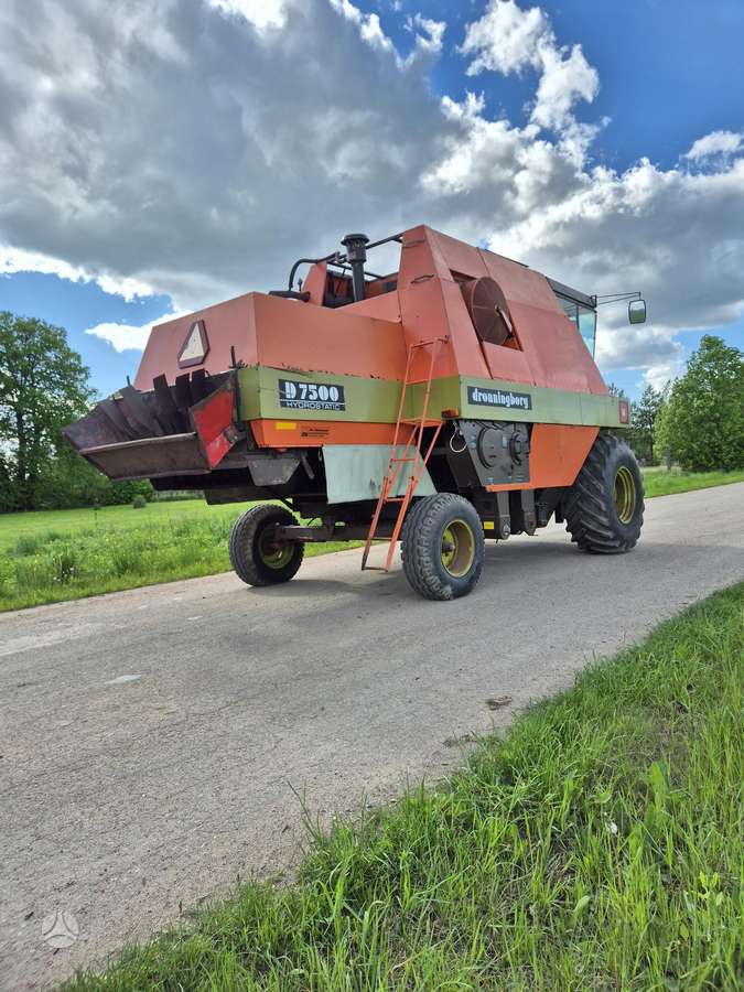 Dronningborg D7500, combine harvesters