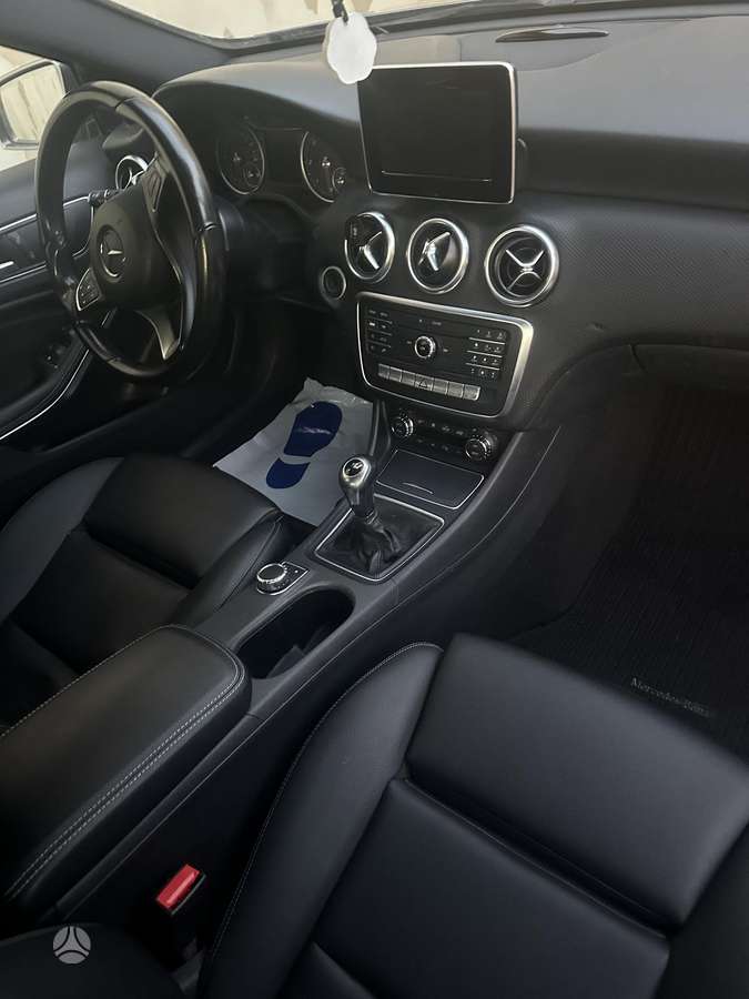 Mercedes-Benz A180, hatchback
