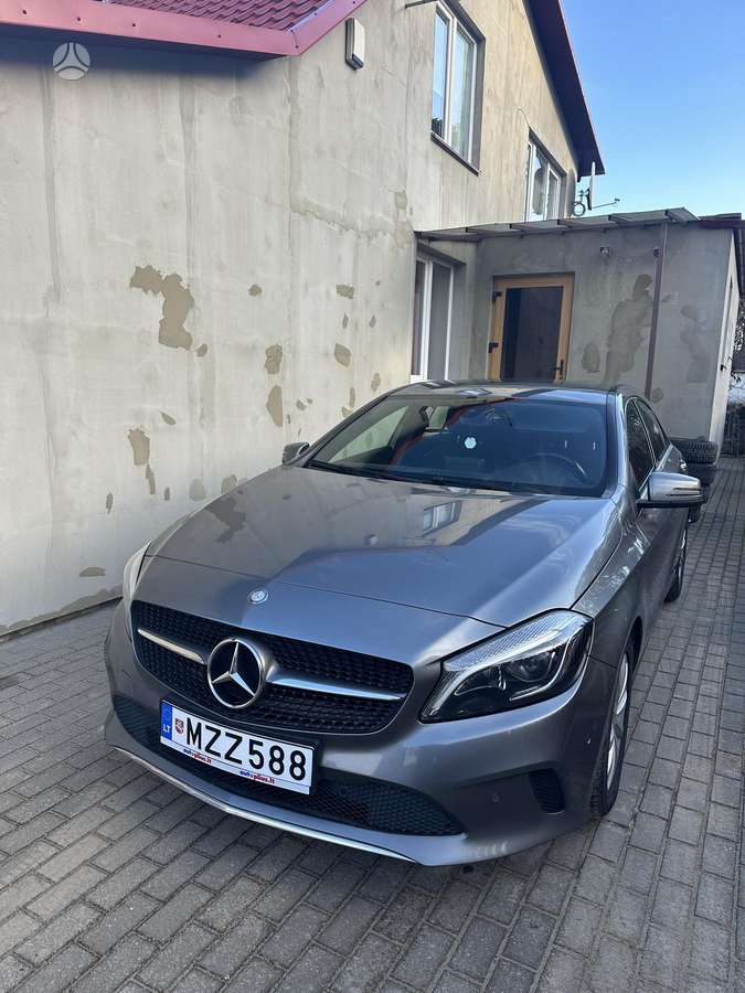 Mercedes-Benz A180, hatchback