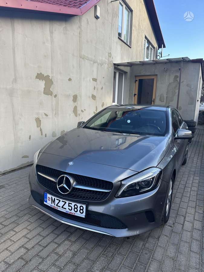 Mercedes-Benz A180, Хэтчбек