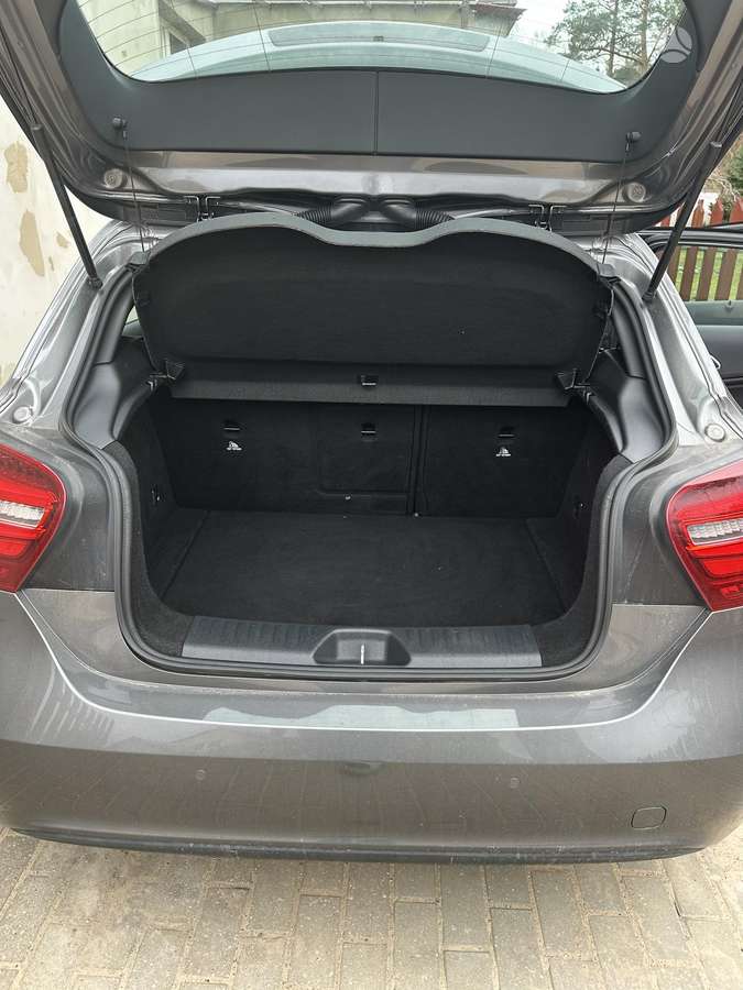 Mercedes-Benz A180, hatchback