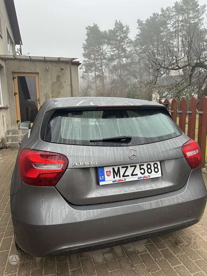 Mercedes-Benz A180, hatchback