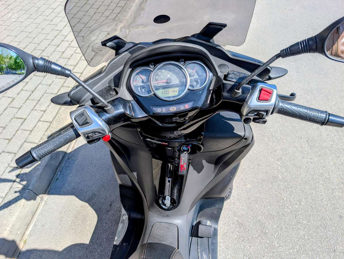 Piaggio MP3 300cc, трициклы