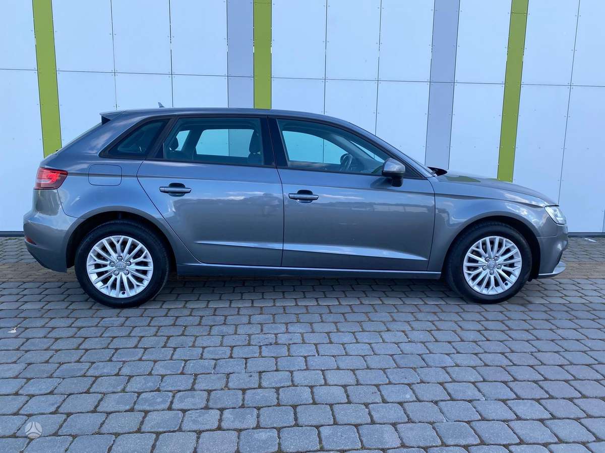 Audi A3, 1.6 l., hatchback