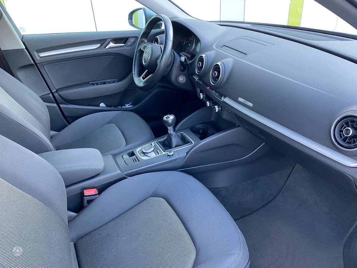 Audi A3, 1.6 l., hatchback