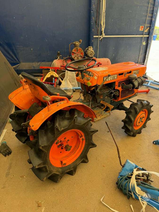 Kubota B7001, тракторы