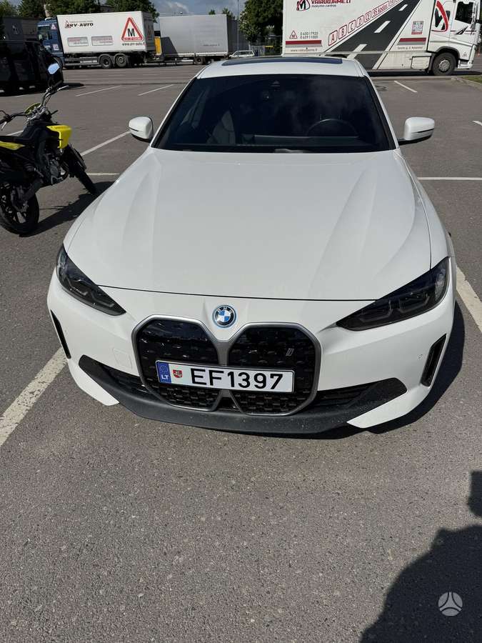 BMW i4, 70 kWh, hatchback
