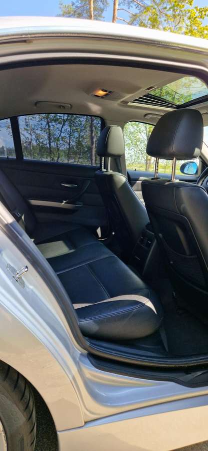 BMW 330, 3.0 l., Седан