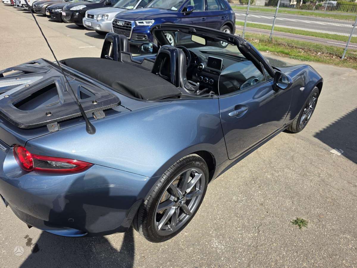 Mazda MX-5, 2.0 l., convertible